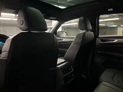 Used 2025 Volkswagen Atlas Cross Sport SE w/ Panoramic Sunroof Package image 23