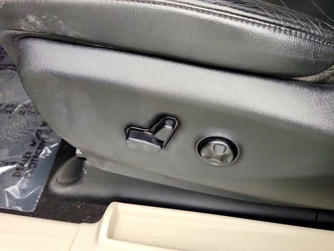 Used 2017 Chrysler Pacifica Touring-L FWD image 10