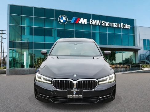 Used 2021 BMW 530i w/ Convenience Package RWD image 2
