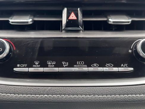 Used 2022 Toyota Corolla SE w/ SE Preferred Package FWD image 24