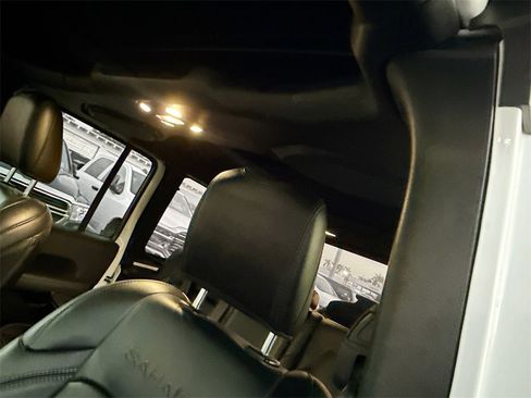 Used 2021 Jeep Wrangler Unlimited Sahara image 20