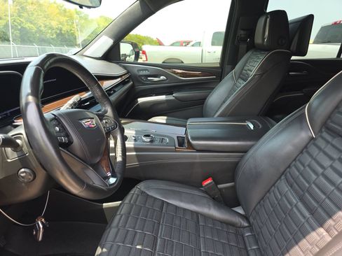 Used 2022 Cadillac Escalade Sport Platinum w/ LPO, ONYX Package AWD/4WD image 7