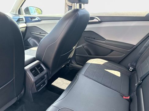 Used 2022 Volkswagen Taos SE AWD/4WD image 14