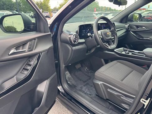 Used 2026 Chevrolet Equinox LT FWD image 13