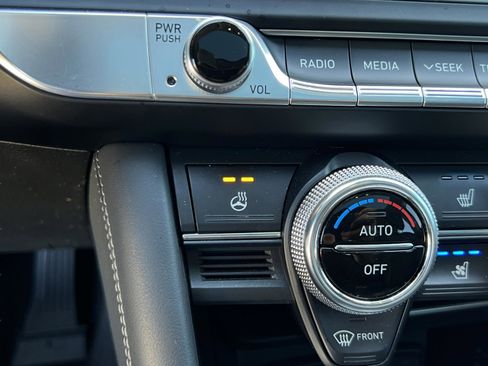 Used 2020 Genesis G70 2.0T image 21