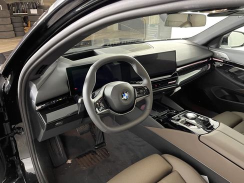 Certified 2025 BMW 530i xDrive w/ Premium Package image 11