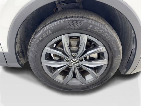 Used 2022 Volkswagen Tiguan SE image 88