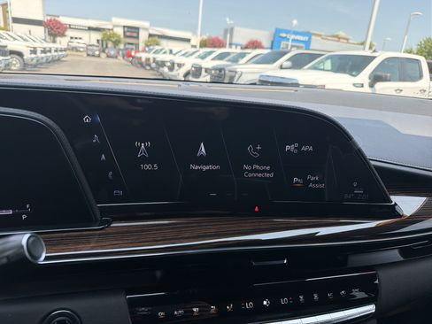 Used 2023 Cadillac Escalade Premium Luxury w/ Performance Package AWD/4WD image 23