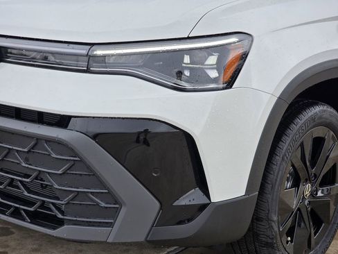 New 2026 Volkswagen Taos SE FWD image 7