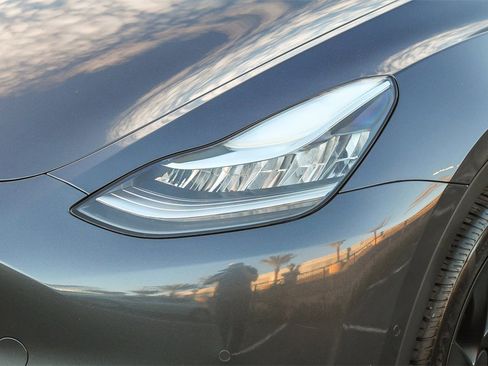 Used 2022 Tesla Model Y Long Range image 4