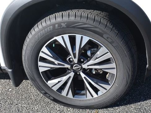 Used 2023 Nissan Rogue SV AWD/4WD image 12