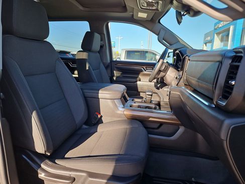 Used 2024 Chevrolet Silverado 1500 LT Trail Boss w/ Convenience Package II image 30