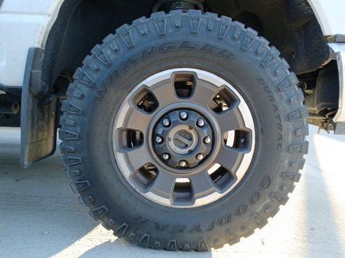 Used 2023 Ford F250 Lariat w/ Lariat Ultimate Package image 6