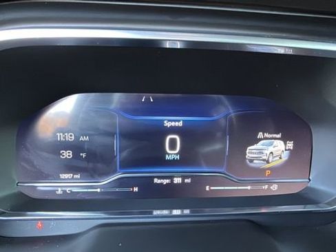 Used 2024 Chevrolet Suburban Premier image 12