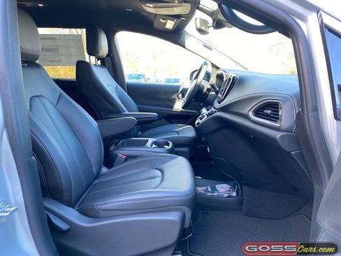 New 2026 Chrysler Pacifica Select image 6