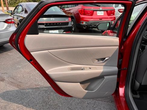 Used 2023 Hyundai Elantra SEL FWD image 22