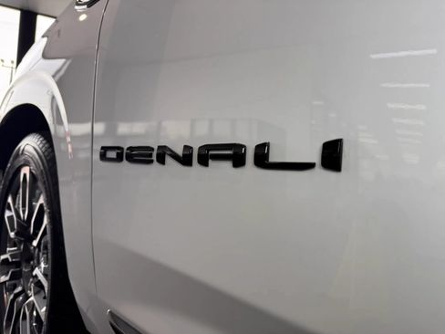 Used 2023 GMC Yukon Denali Ultimate AWD/4WD image 54