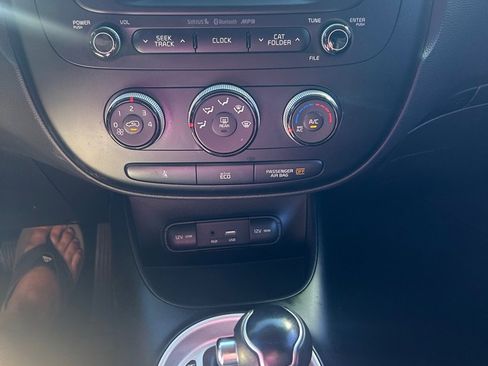 Used 2016 Kia Soul + FWD image 16