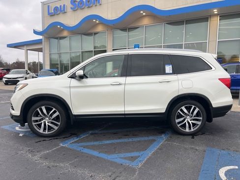 Certified 2017 Honda Pilot Touring image 12