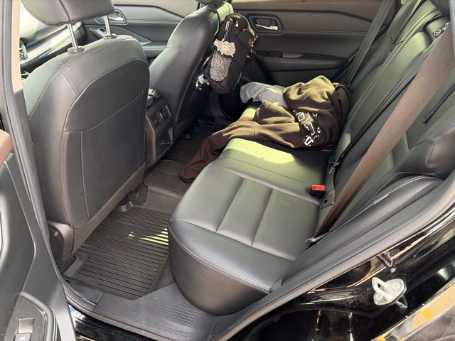Used 2023 Nissan Rogue SV w/ SV Premium B Package AWD/4WD image 4