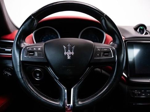 Used 2018 Maserati Ghibli S Q4 AWD/4WD image 21
