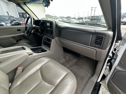 Used 2005 Chevrolet Tahoe LS w/ Preferred Equipment Group AWD/4WD image 11