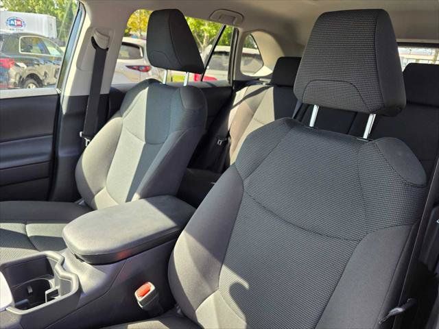 Used 2025 Toyota RAV4 LE AWD/4WD image 21