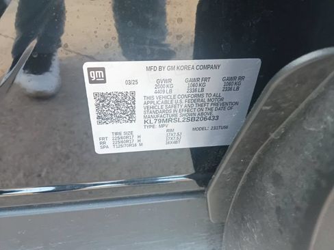 Used 2025 Chevrolet TrailBlazer LT AWD/4WD image 3