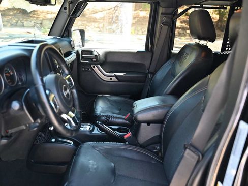 Used 2016 Jeep Wrangler Unlimited Sahara AWD/4WD image 15