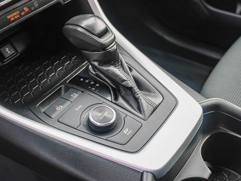 Used 2021 Toyota RAV4 LE image 20