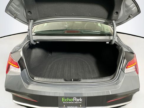 Used 2025 Hyundai Elantra SEL FWD image 31