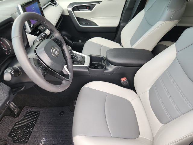 Used 2023 Toyota RAV4 XLE Premium FWD image 12