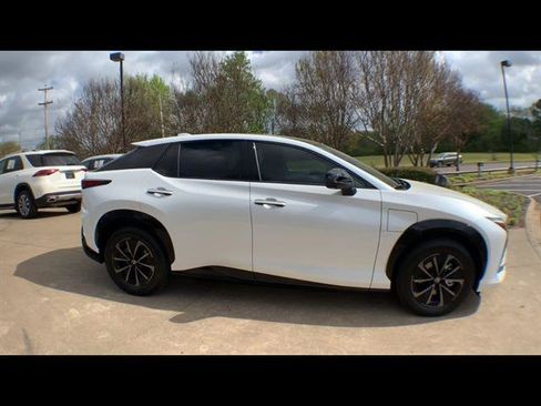 Used 2026 Lexus RZ 350e 2WD w/ Convenience Package image 9