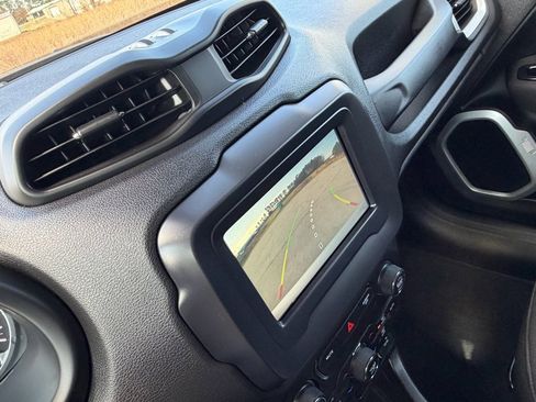 Used 2018 Jeep Renegade Latitude image 30