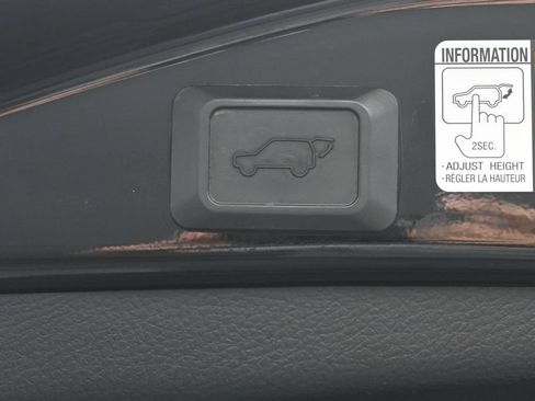 Used 2015 Toyota RAV4 Limited w/ Technology Package AWD/4WD image 33
