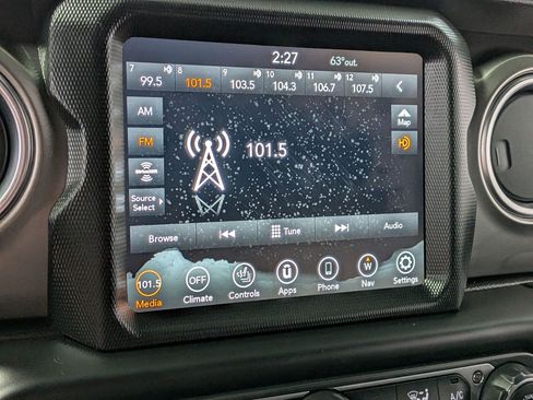 Used 2020 Jeep Gladiator Overland AWD/4WD image 23