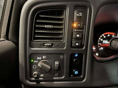 Used 2003 Chevrolet Silverado 2500 LS image 36