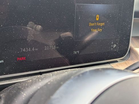 Used 2023 Mercedes-Benz C 300 Sedan image 9