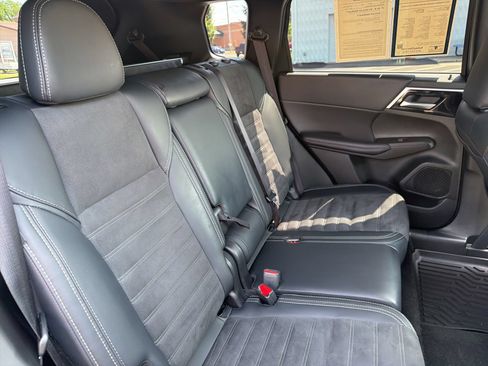 Used 2024 Mitsubishi Outlander SE Black Edition FWD image 27