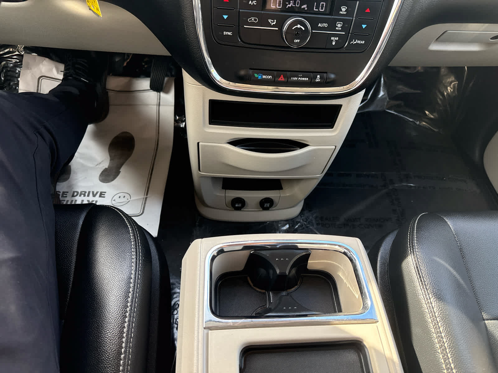 Used 2016 Chrysler Town & Country Touring FWD image 26