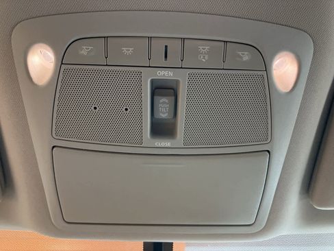 Used 2018 Nissan Murano Platinum image 21