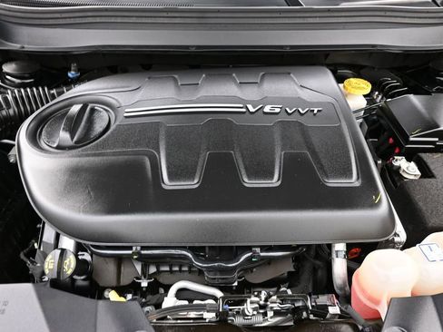 Used 2019 Jeep Cherokee Latitude w/ Popular Appearance Group FWD image 30
