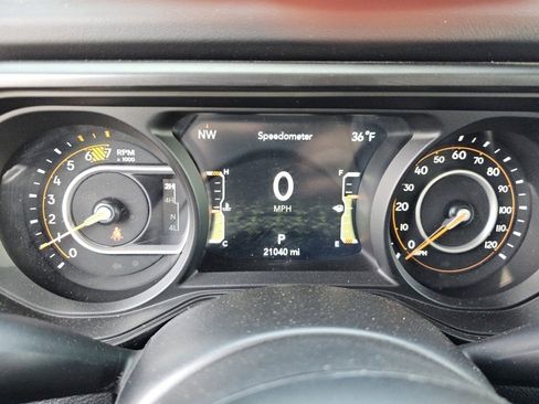 Used 2025 Jeep Wrangler Unlimited Rubicon AWD/4WD image 30