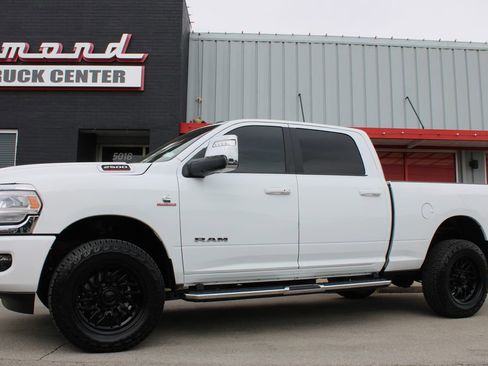 Used 2024 RAM 2500 Laramie AWD/4WD image 4