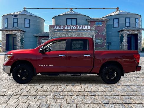 Used 2018 Nissan Titan SV w/ SV Convenience Package AWD/4WD image 2