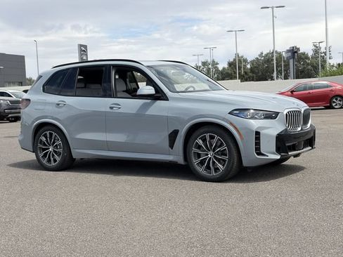 Used 2026 BMW X5 xDrive50e w/ M Sport Package AWD/4WD image 4
