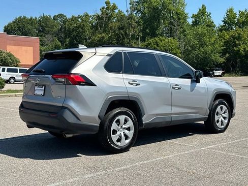 Used 2021 Toyota RAV4 LE FWD image 5
