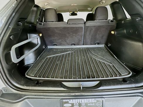Used 2016 Jeep Cherokee Sport FWD image 24