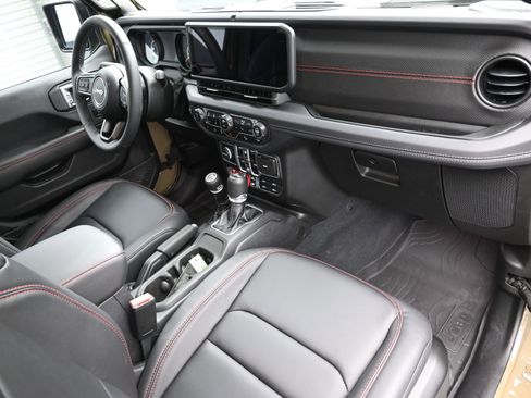 Used 2025 Jeep Wrangler Unlimited Rubicon image 37