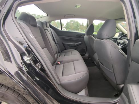 Used 2024 Nissan Altima 2.5 SV FWD image 10